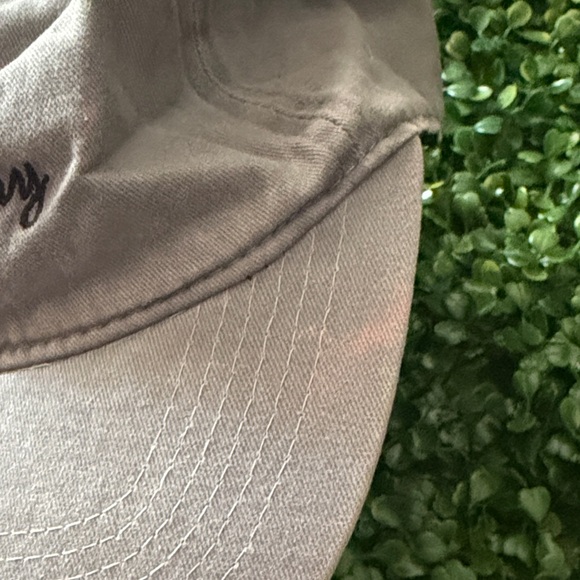 Gray Hat - Picture 3 of 5